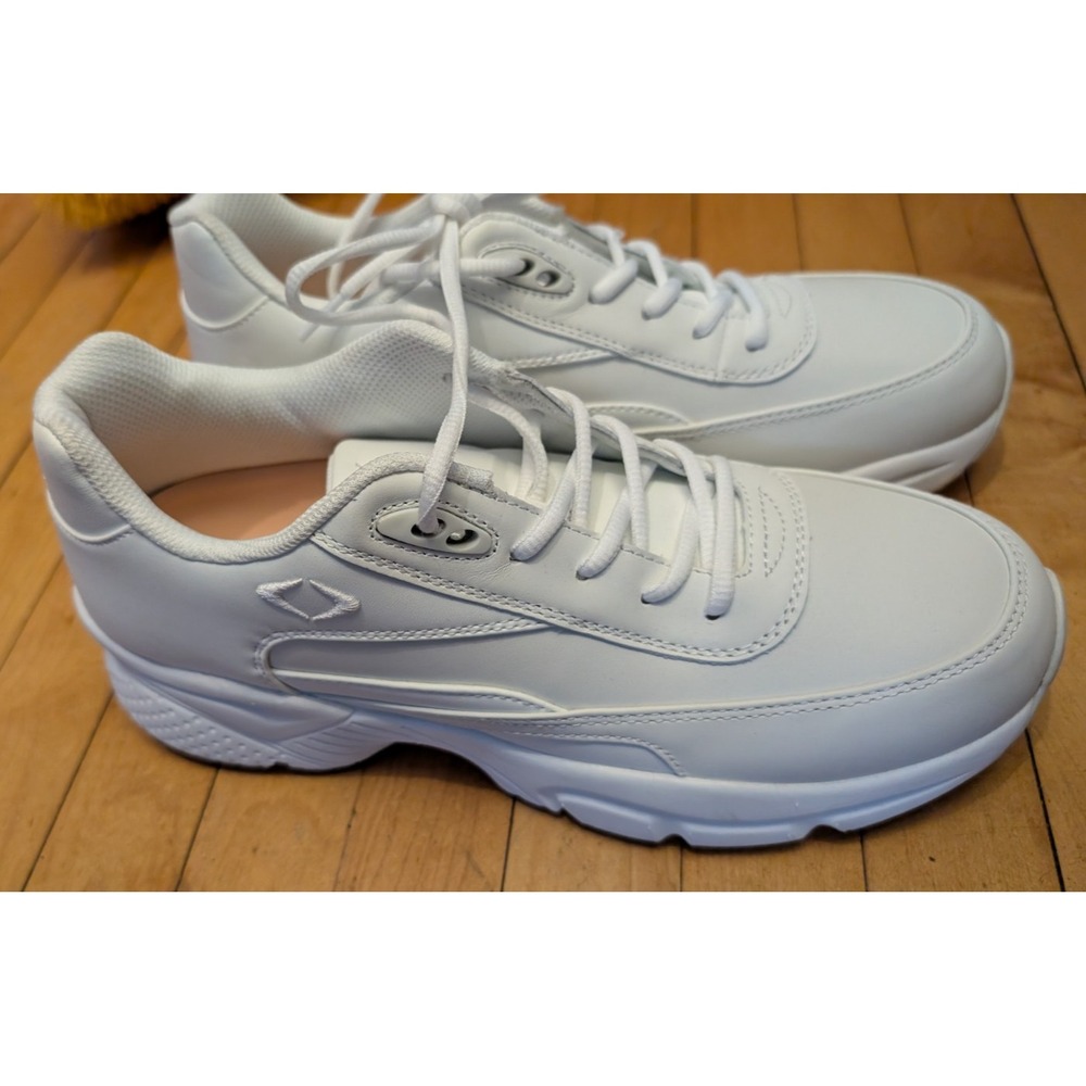 Apex  Women's  White Sneakers NEW  Size 10.5 M  NWOB X826WM105